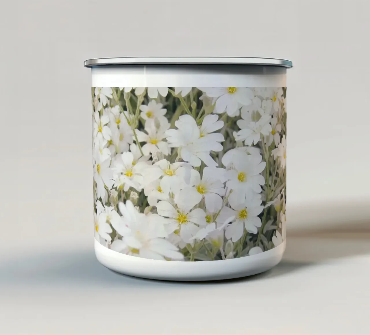 Festa dei fiori tazza in smalto da Cassia Beck Photography