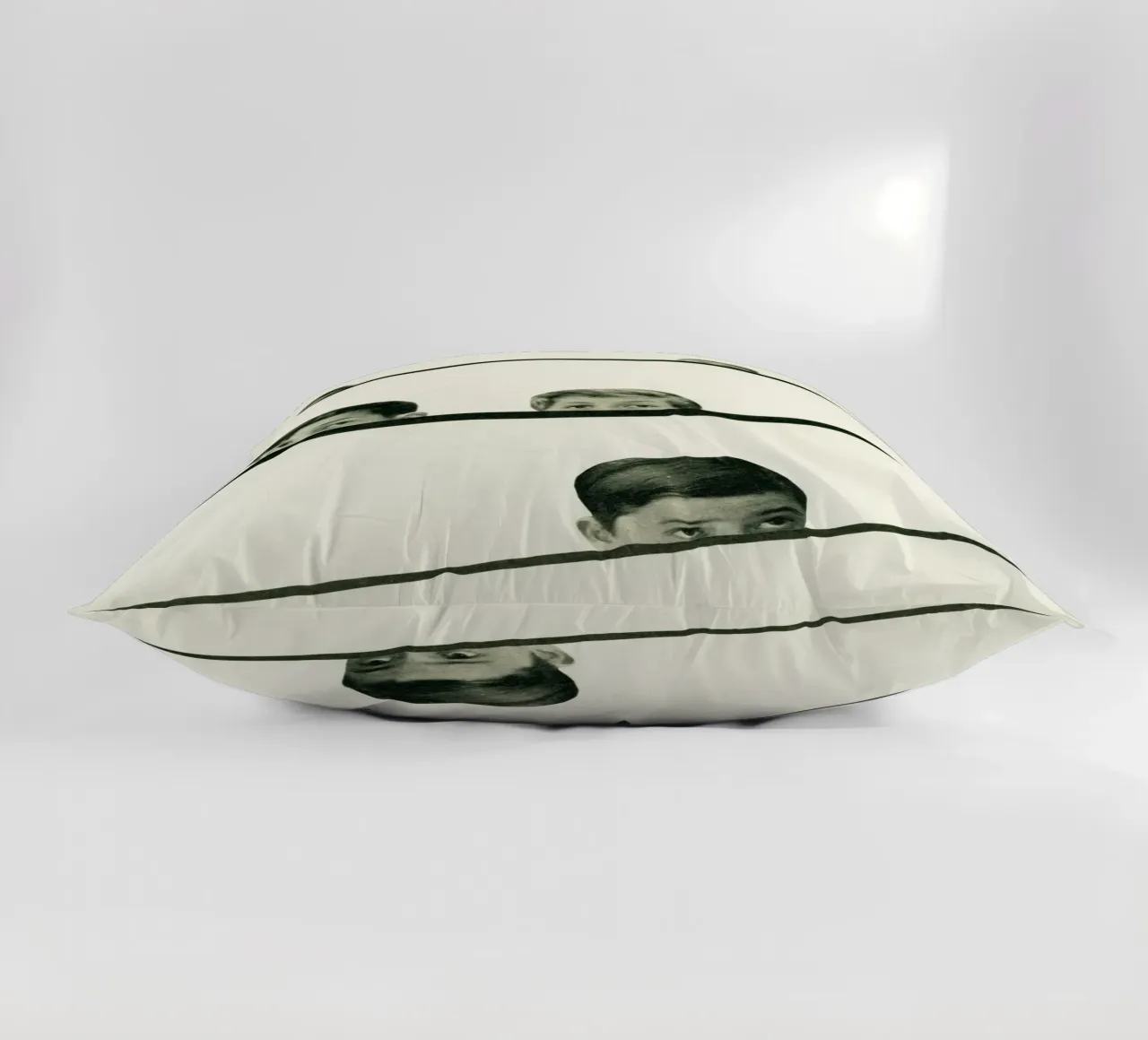Cache-cache coussin de Cassia Beck Collage