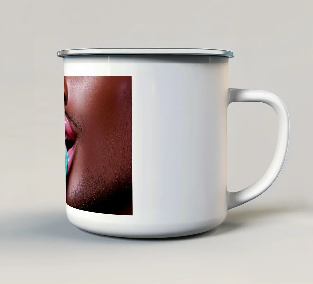 Gloss: Modern Beauty Close-Up tazza in smalto da Synthaira