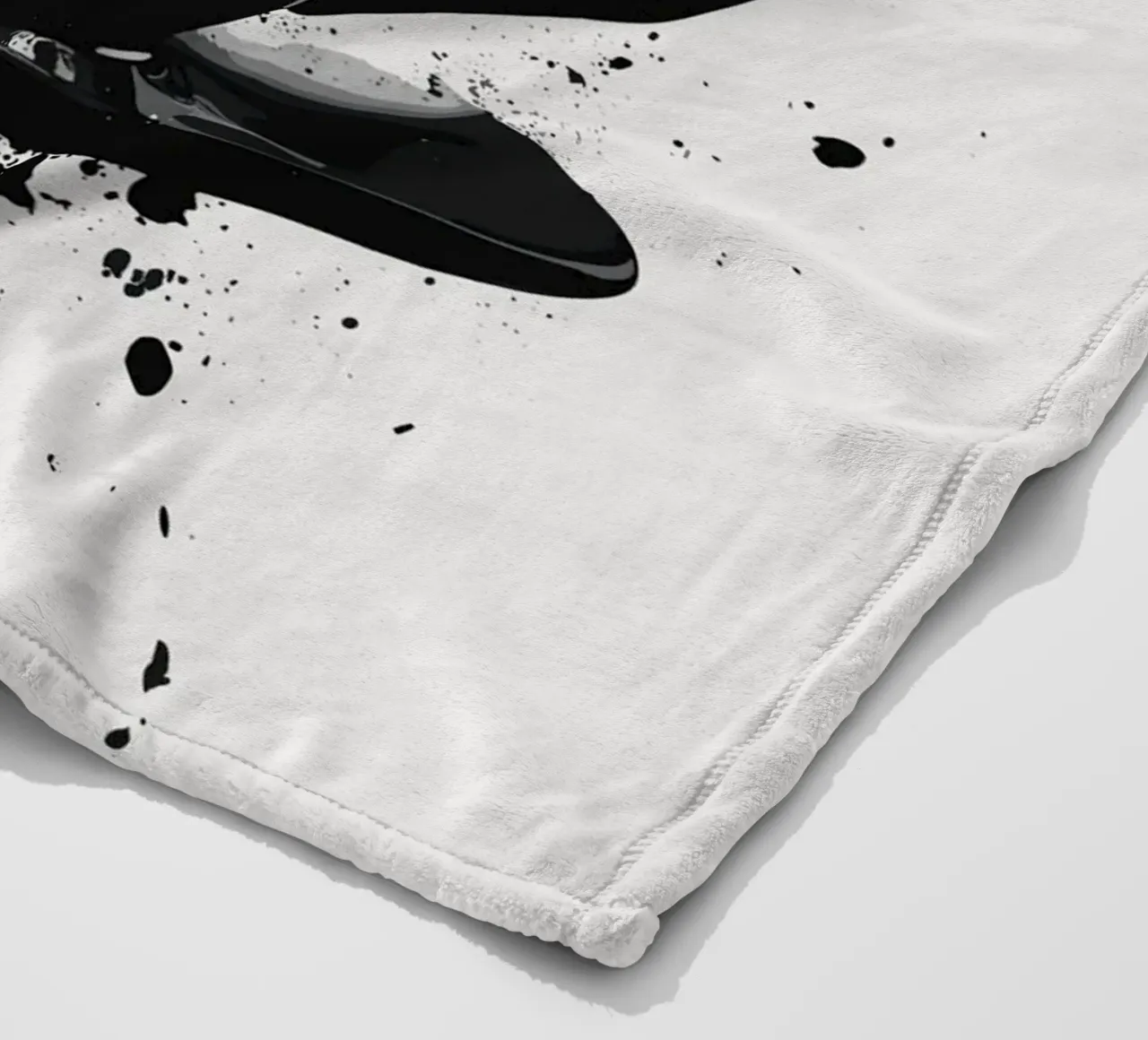Esplosione di caffè in bianco e nero coperta in pile da pixelbull - medieval art and more