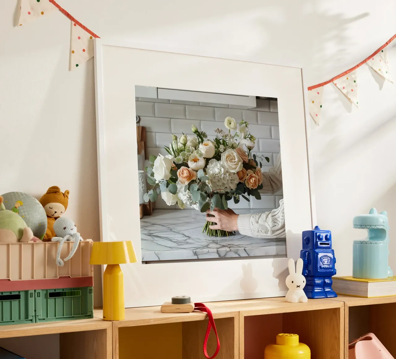 Serenità verde poster con telaio in plastica da StillVibe Home