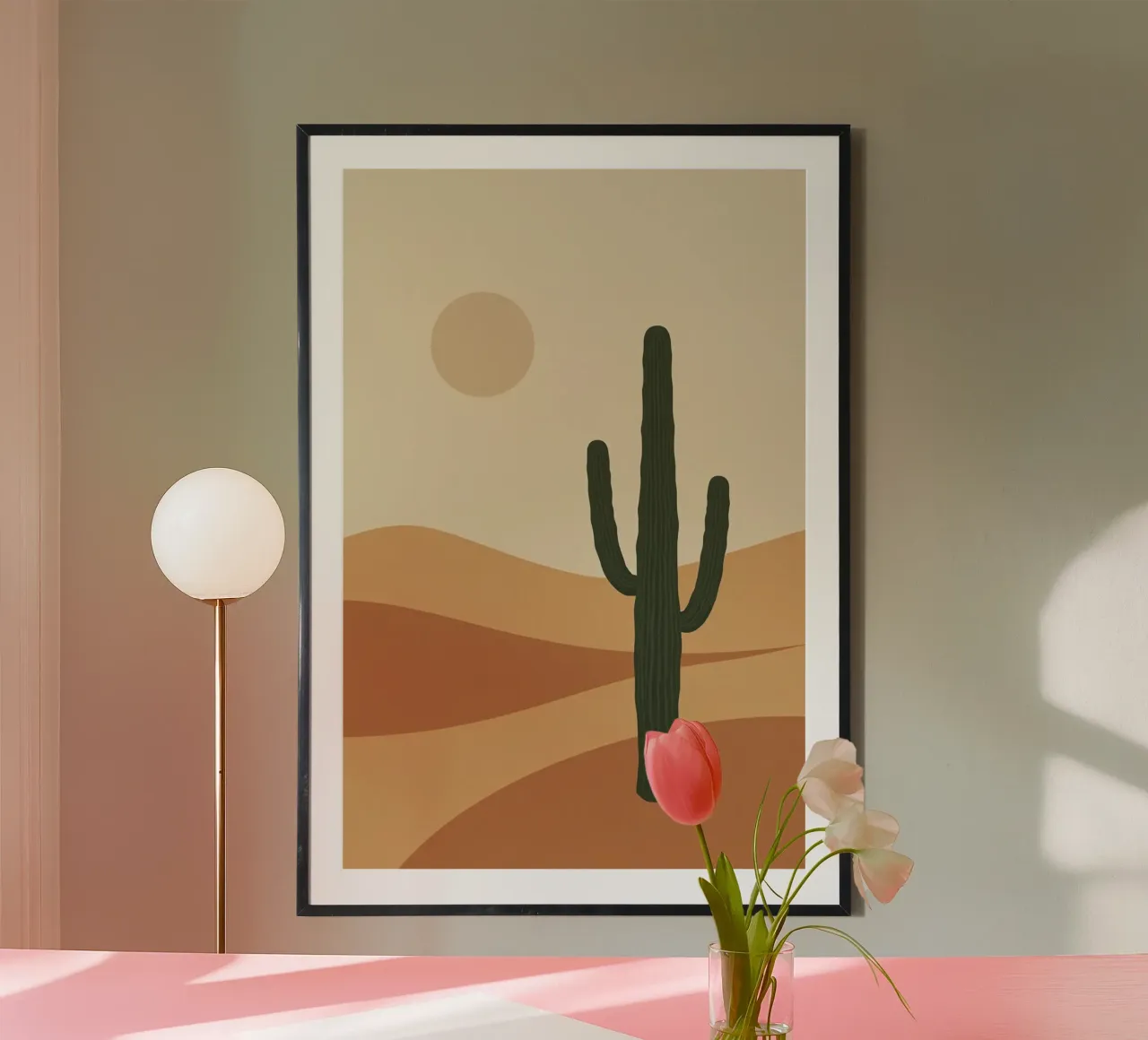 Paesaggio desertico con cactus Saguaro e illustrazione del sole poster con telaio in legno da DesignDoodle
