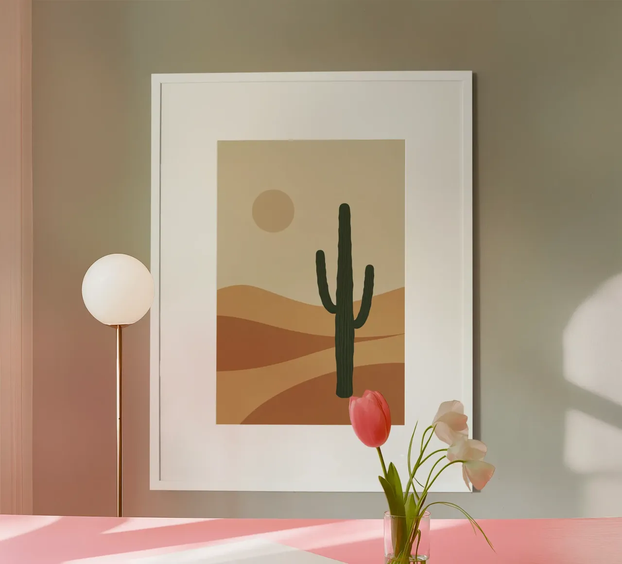 Paesaggio desertico con cactus Saguaro e illustrazione del sole poster con telaio in legno da DesignDoodle