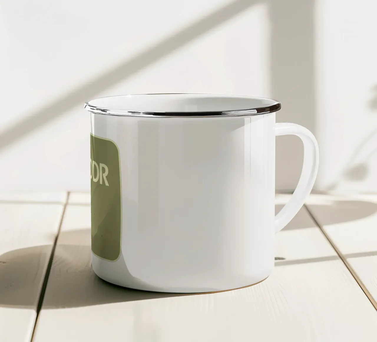 TV 1 DDR Emaille Tasse von DDR DESIGN