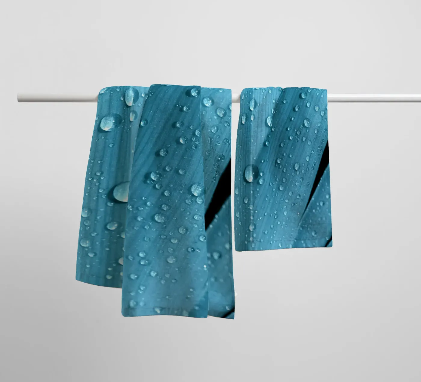 Drops of water Handtuch von Atteloi