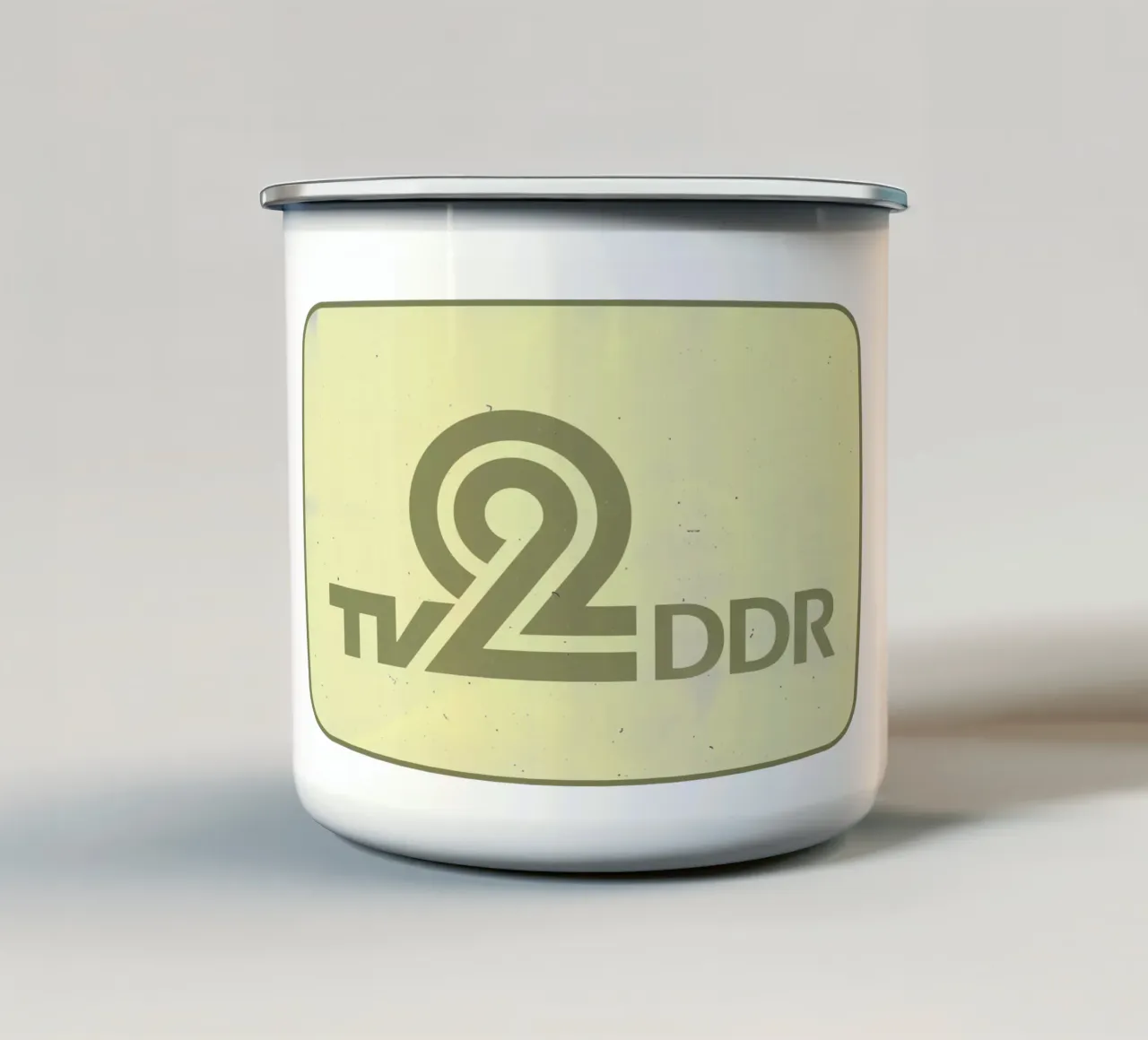 TV 2 DDR Emaille Tasse von DDR DESIGN