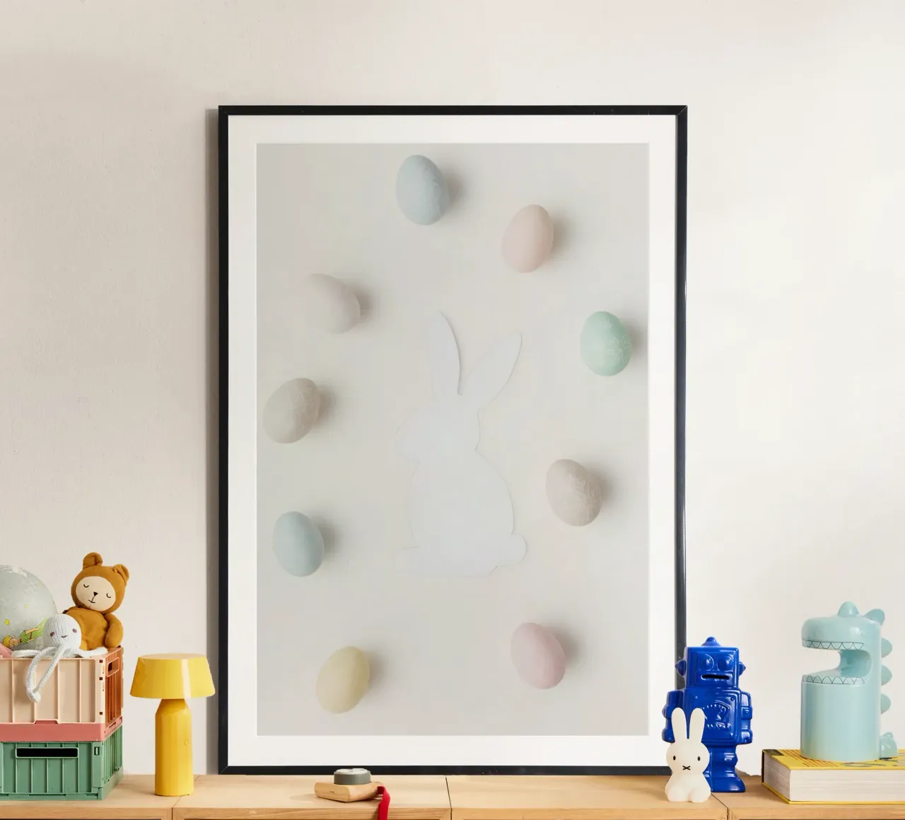 Uova di Pasqua e silhouette di coniglietto su sfondo bianco poster con telaio in legno da DesignDoodle