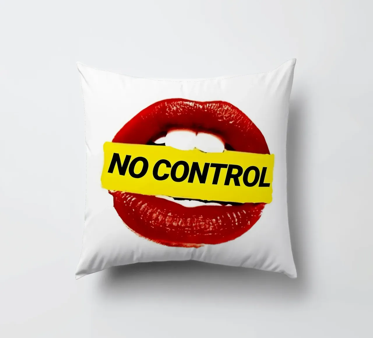 "NO CONTROL" cuscino da Type & Tape