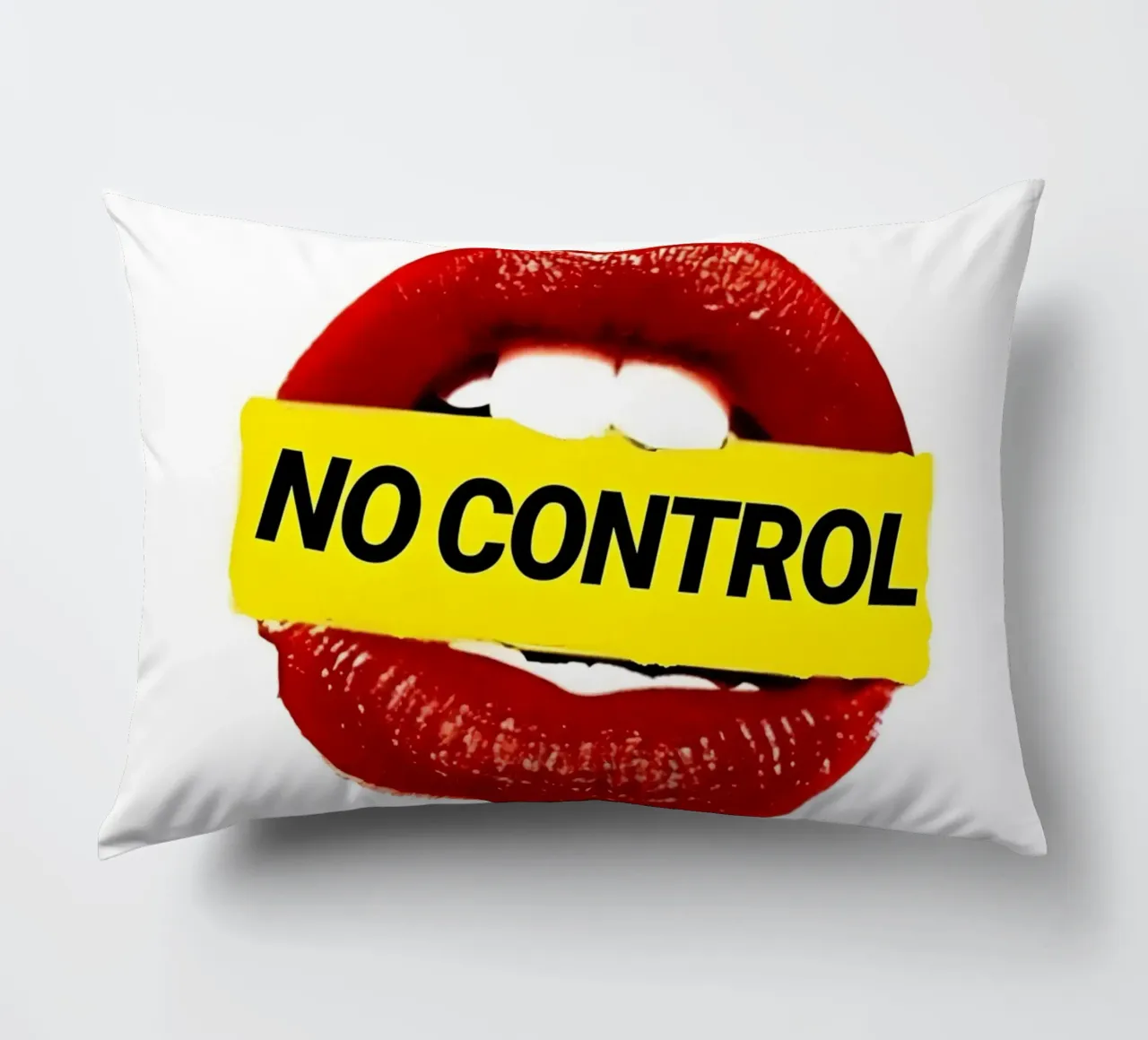 "NO CONTROL" cuscino da Type & Tape