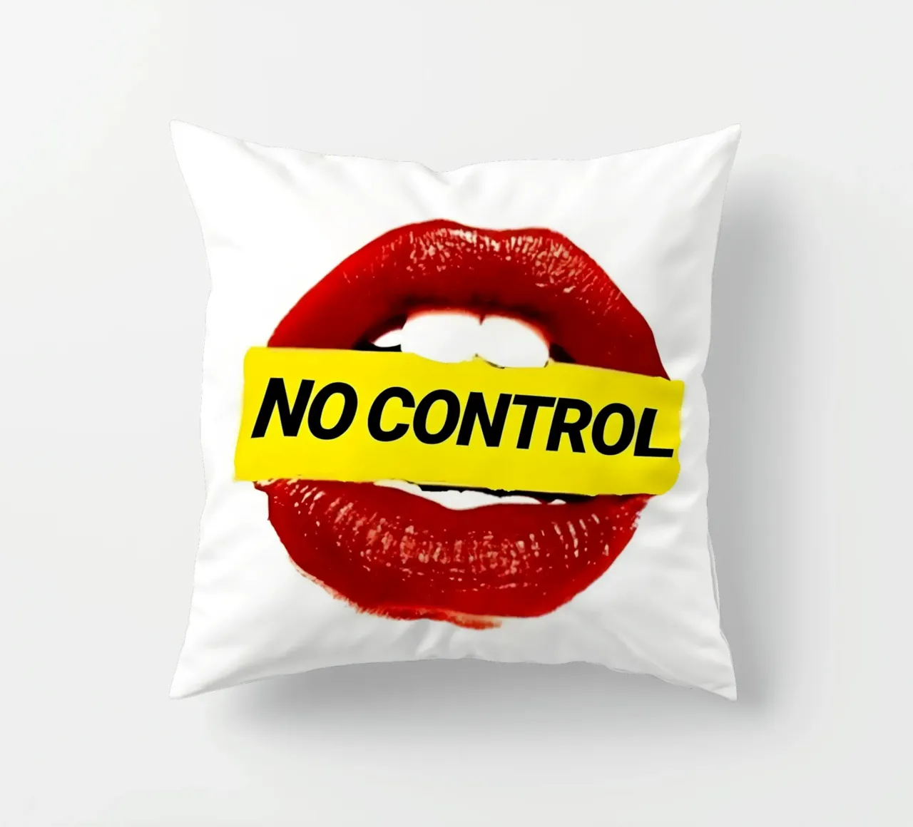 "NO CONTROL" cuscino da Type & Tape