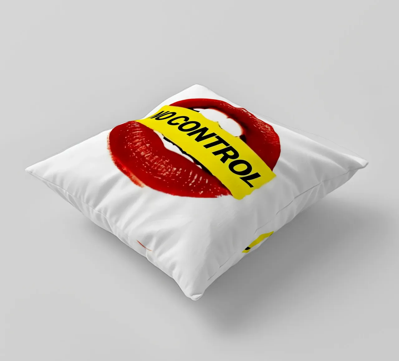 "NO CONTROL" cuscino da Type & Tape