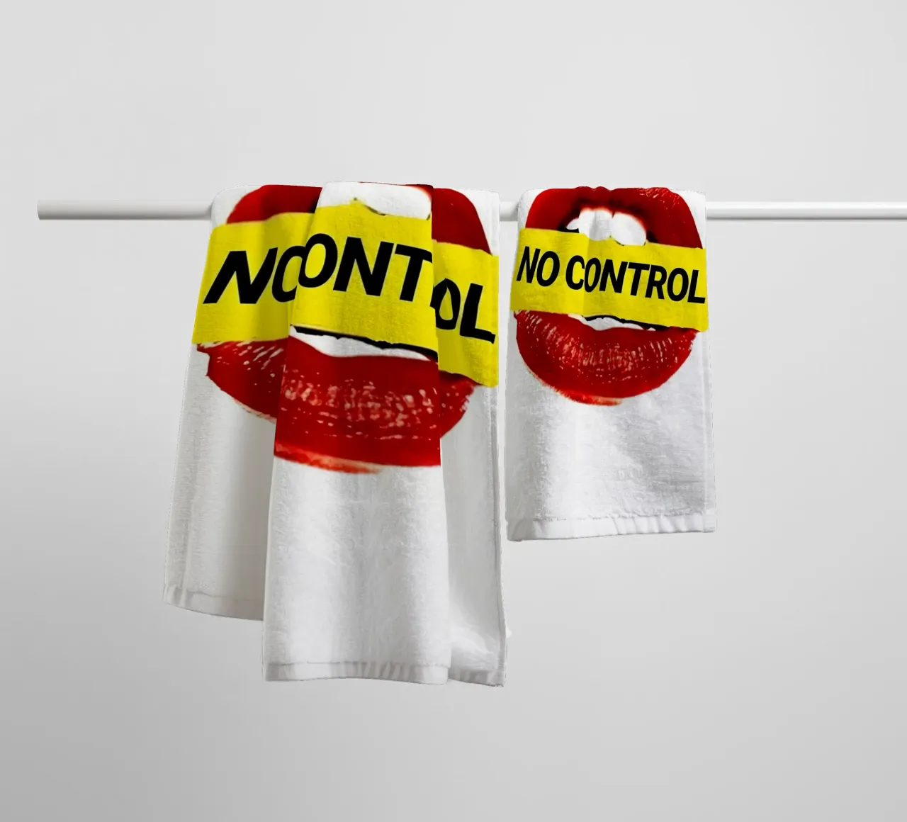 "NO CONTROL" asciugamano da bagno da Type & Tape