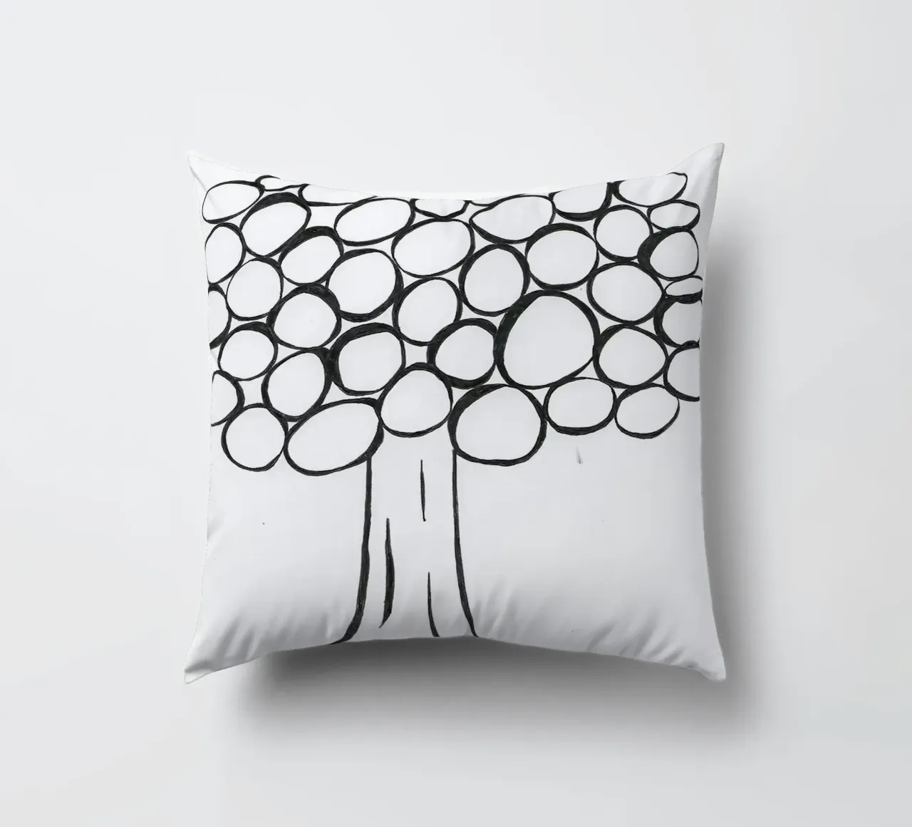 Albero in bianco e nero cuscino da Sabine Klein