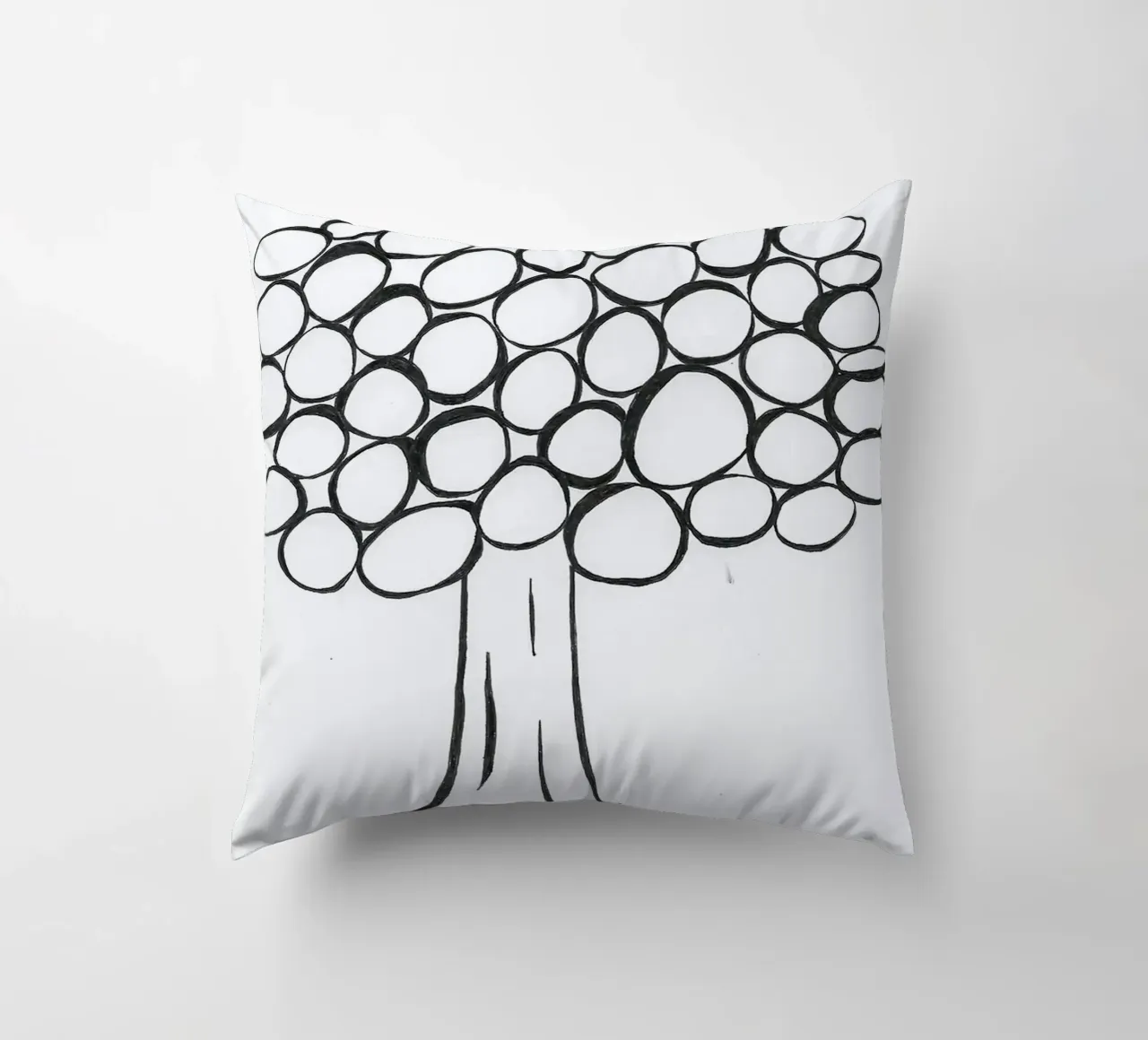Albero in bianco e nero cuscino da Sabine Klein
