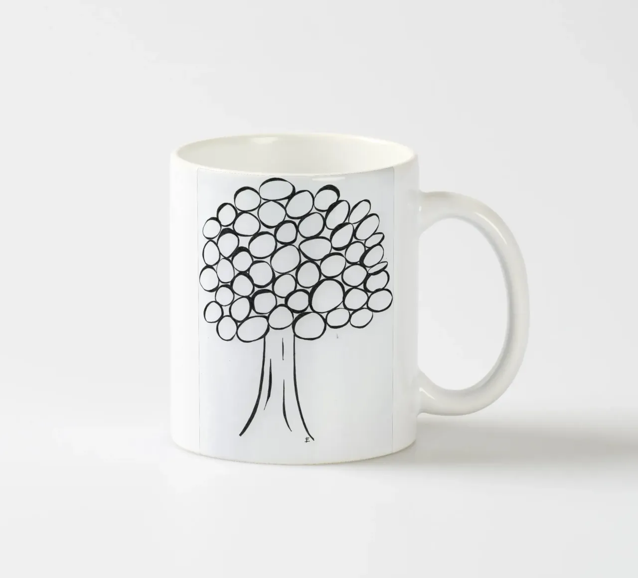 Albero in bianco e nero tazza in ceramica da Sabine Klein