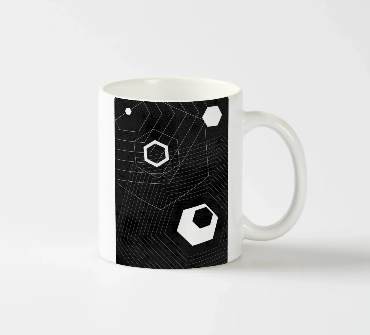 Geometrico in bianco e nero tazza in ceramica da Sabine Klein