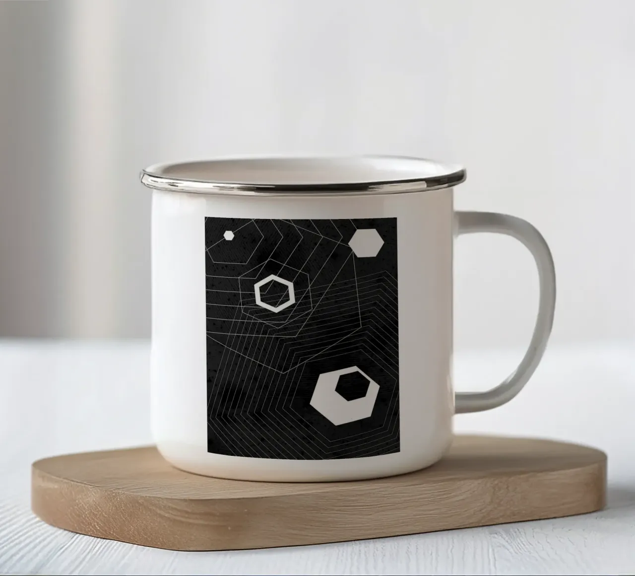 Geometrico in bianco e nero tazza in smalto da Sabine Klein