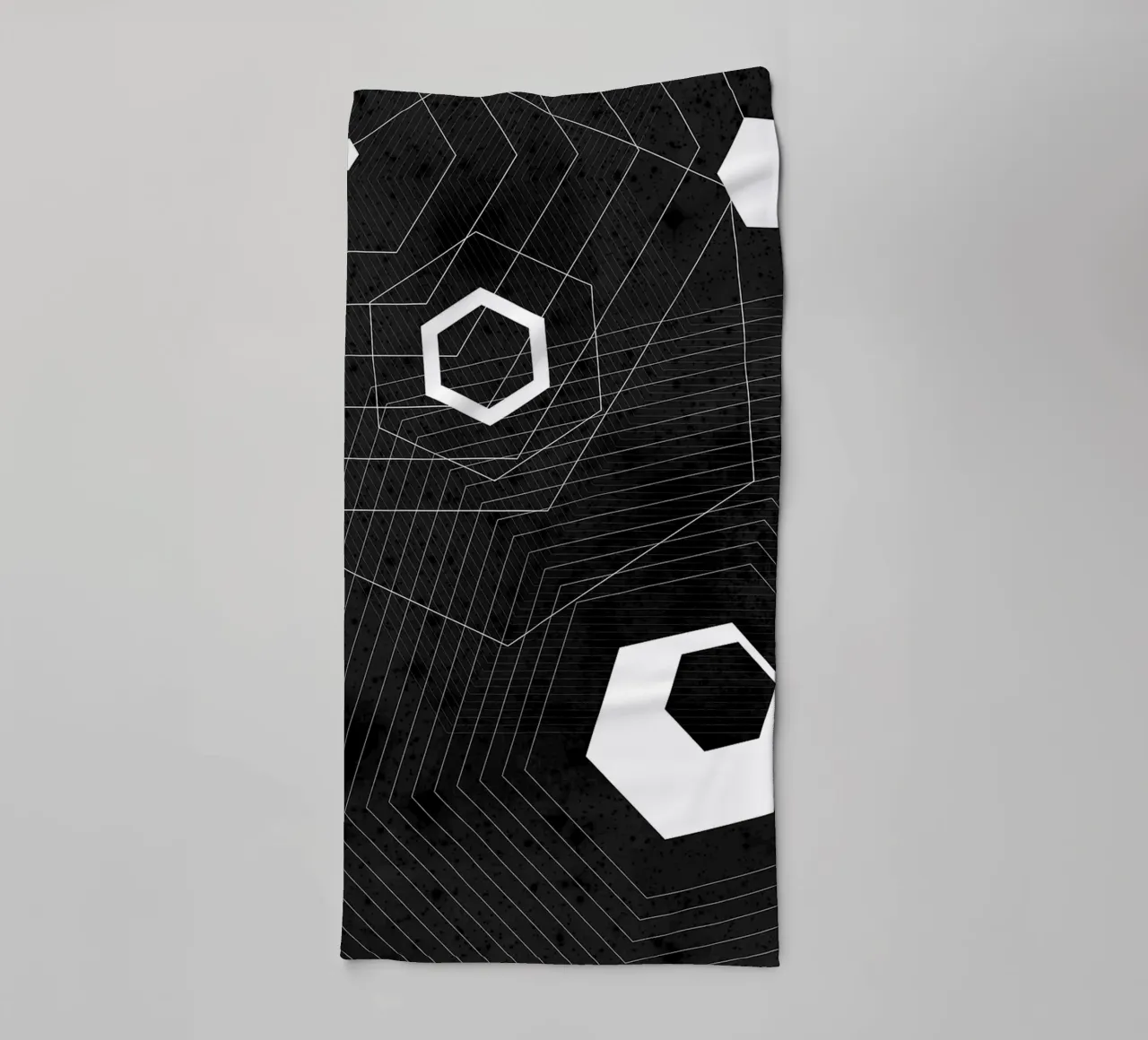 Geometrico in bianco e nero asciugamano da bagno da Sabine Klein
