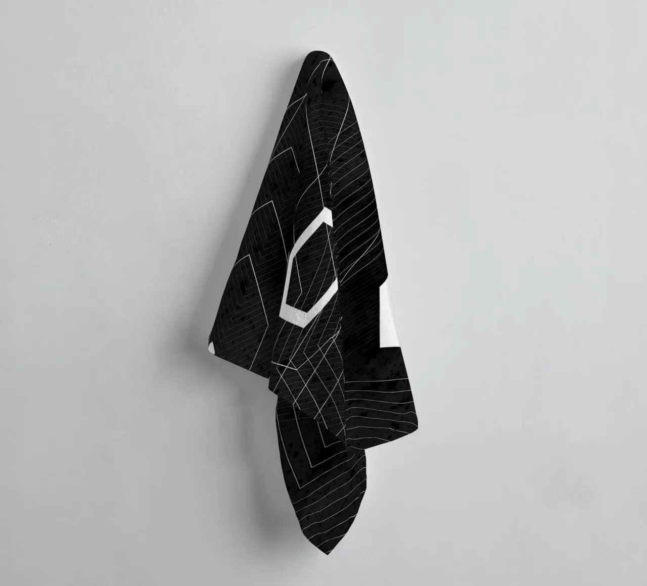 Geometrico in bianco e nero asciugamano da bagno da Sabine Klein