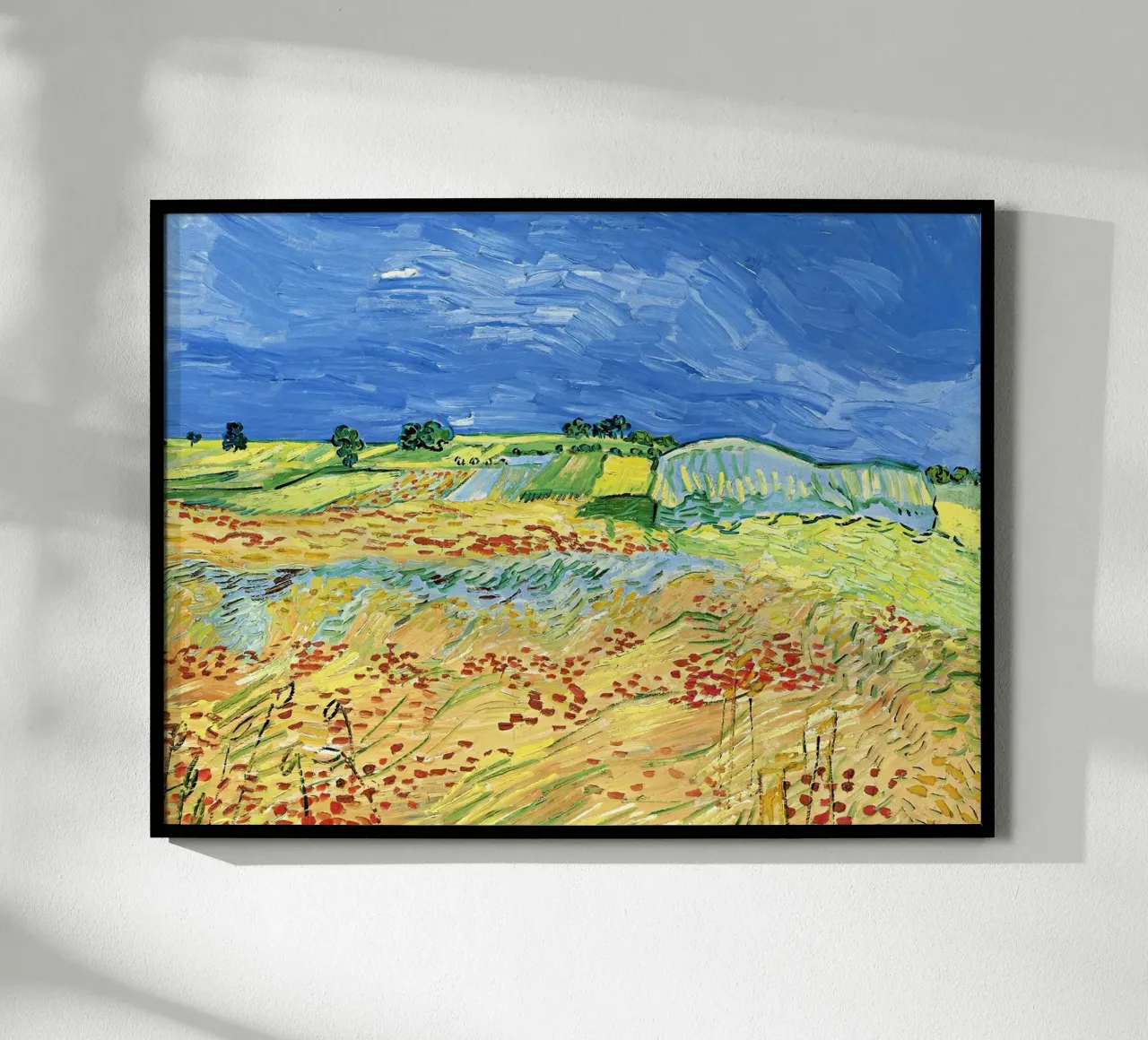 Campi con papaveri in fiore poster con telaio in legno da Christopher Soto