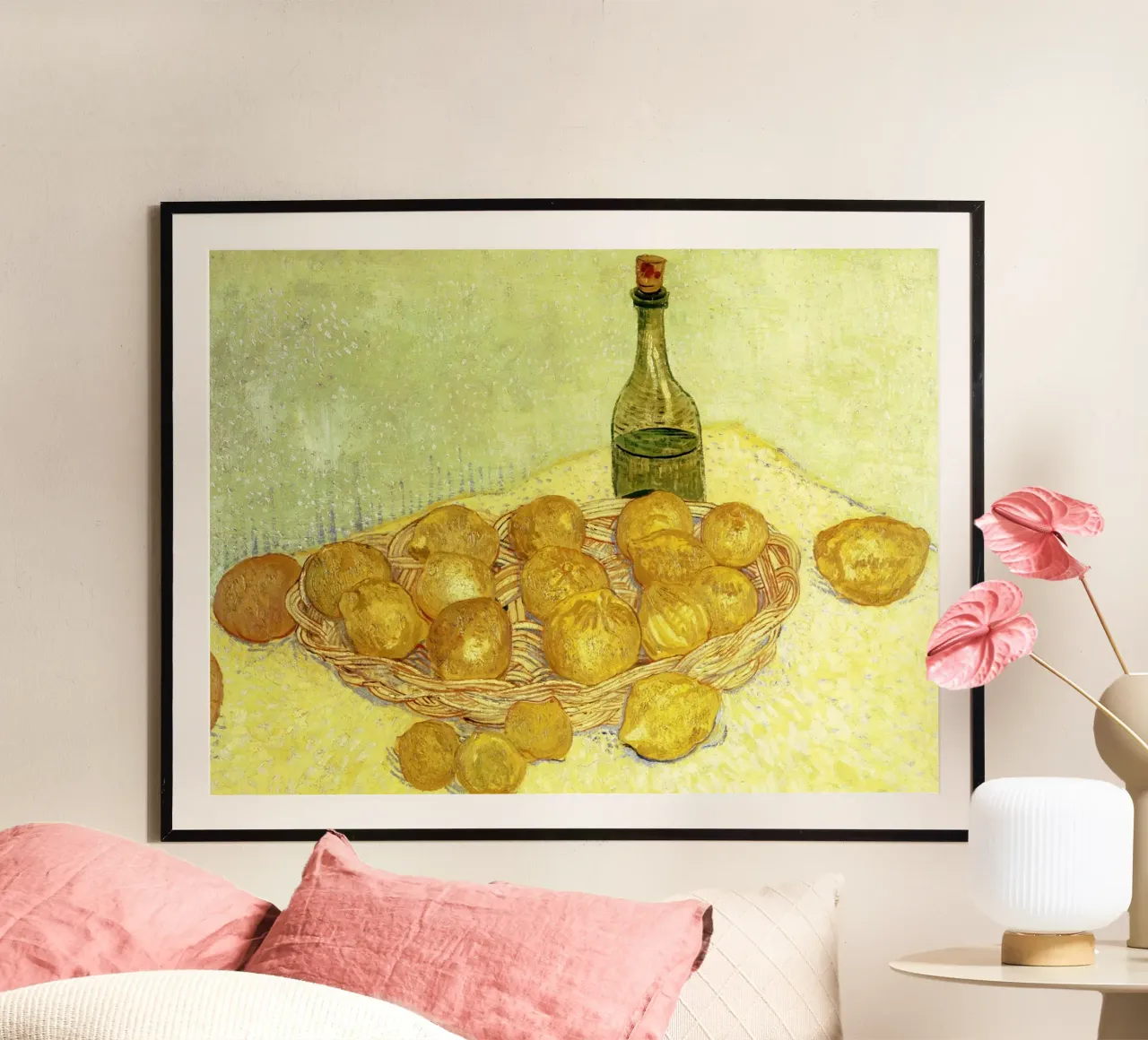 Natura morta con bottiglia, limoni e arance poster con telaio in alluminio da Christopher Soto