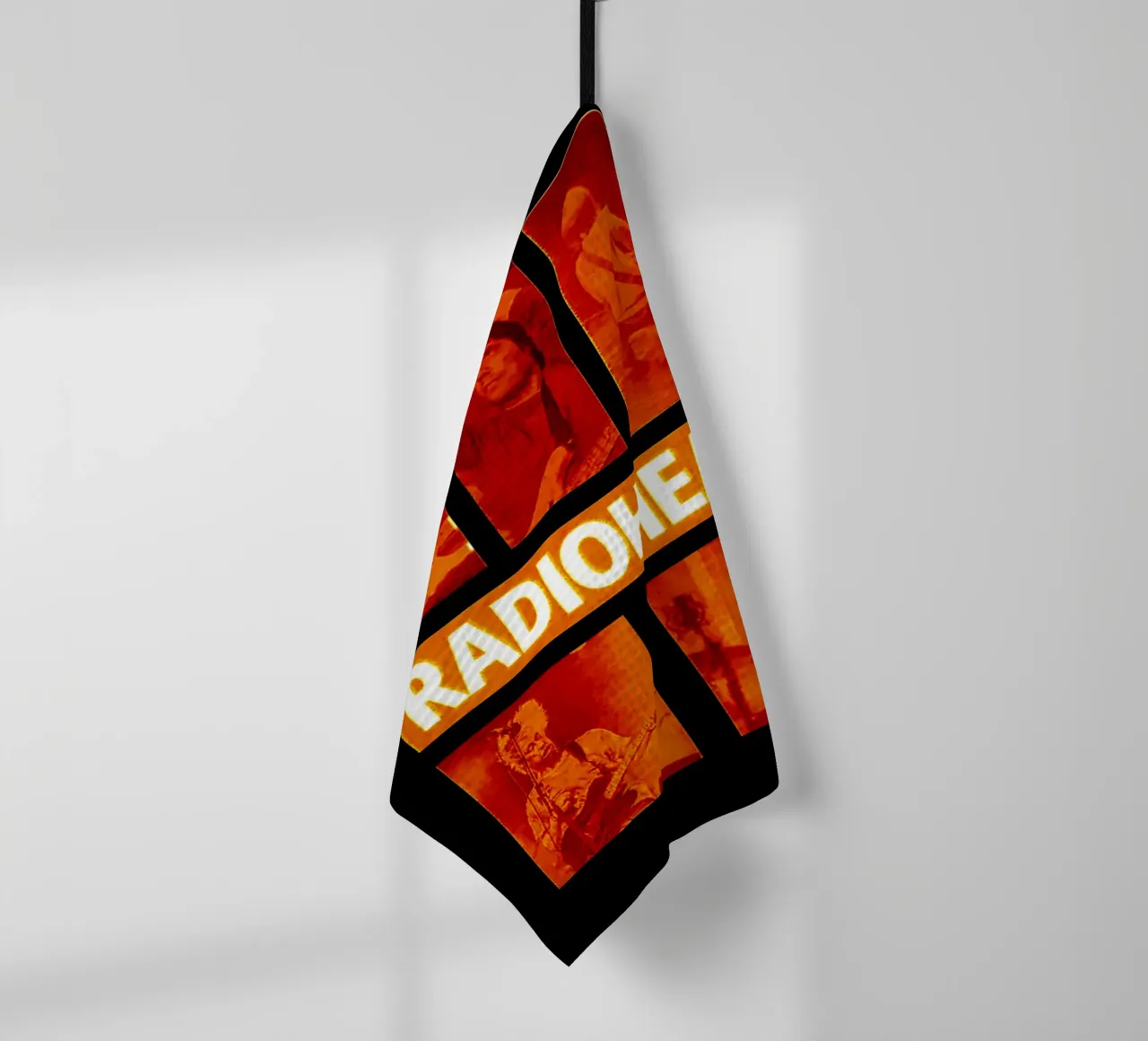 Groupe de style grunge Radiohead torchon de https://www.juniqe.com/uk/shop/Henndraws