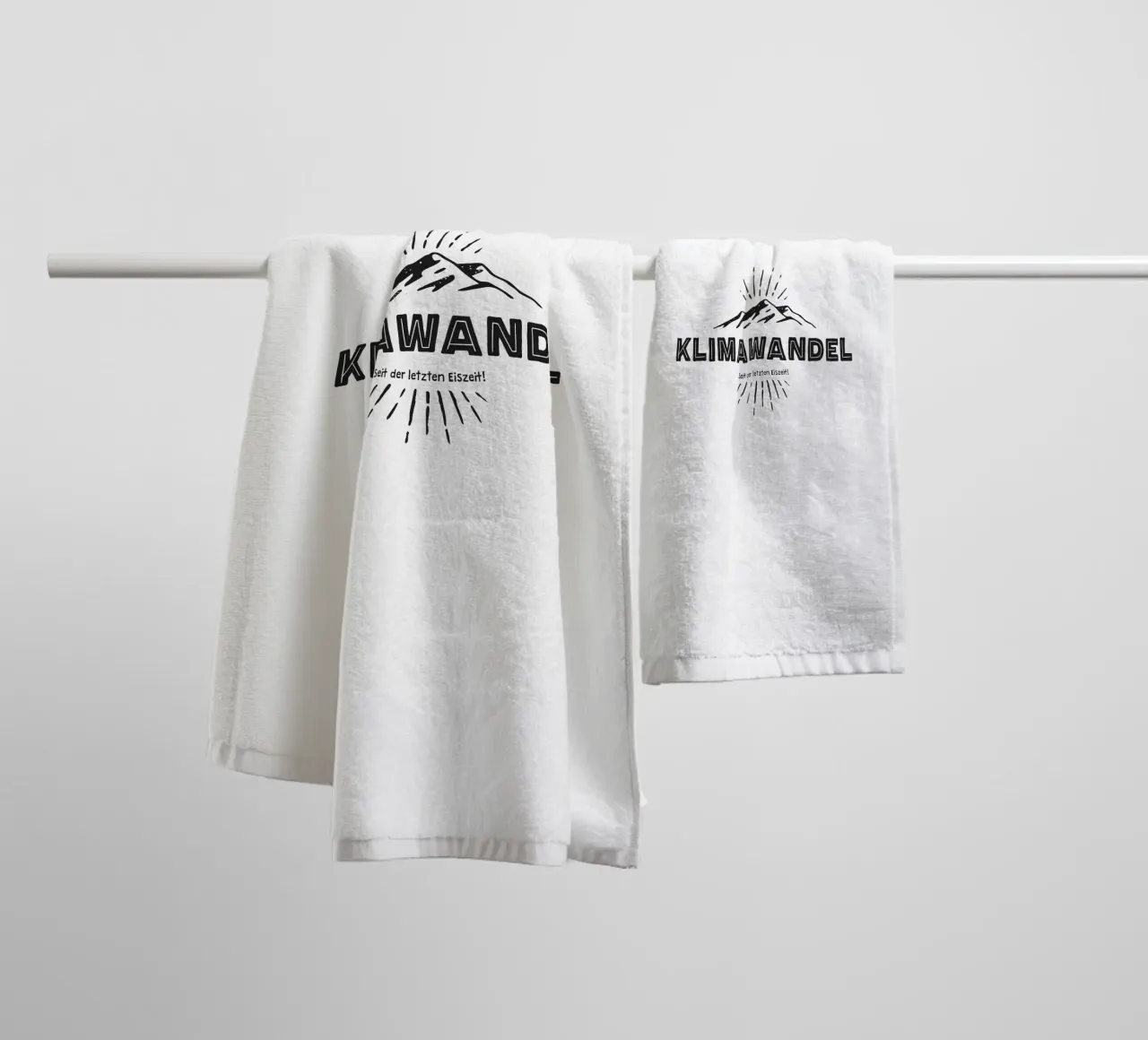 Klimaatverandering (Zwarte editie) badhanddoek van Black Sign Artwork