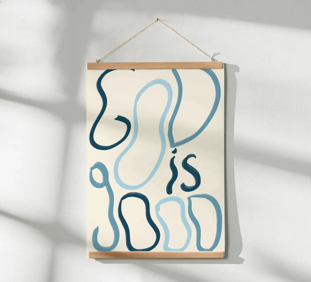 Dio è buono - Poster tipografico astratto poster con telaio in legno da vintagepod