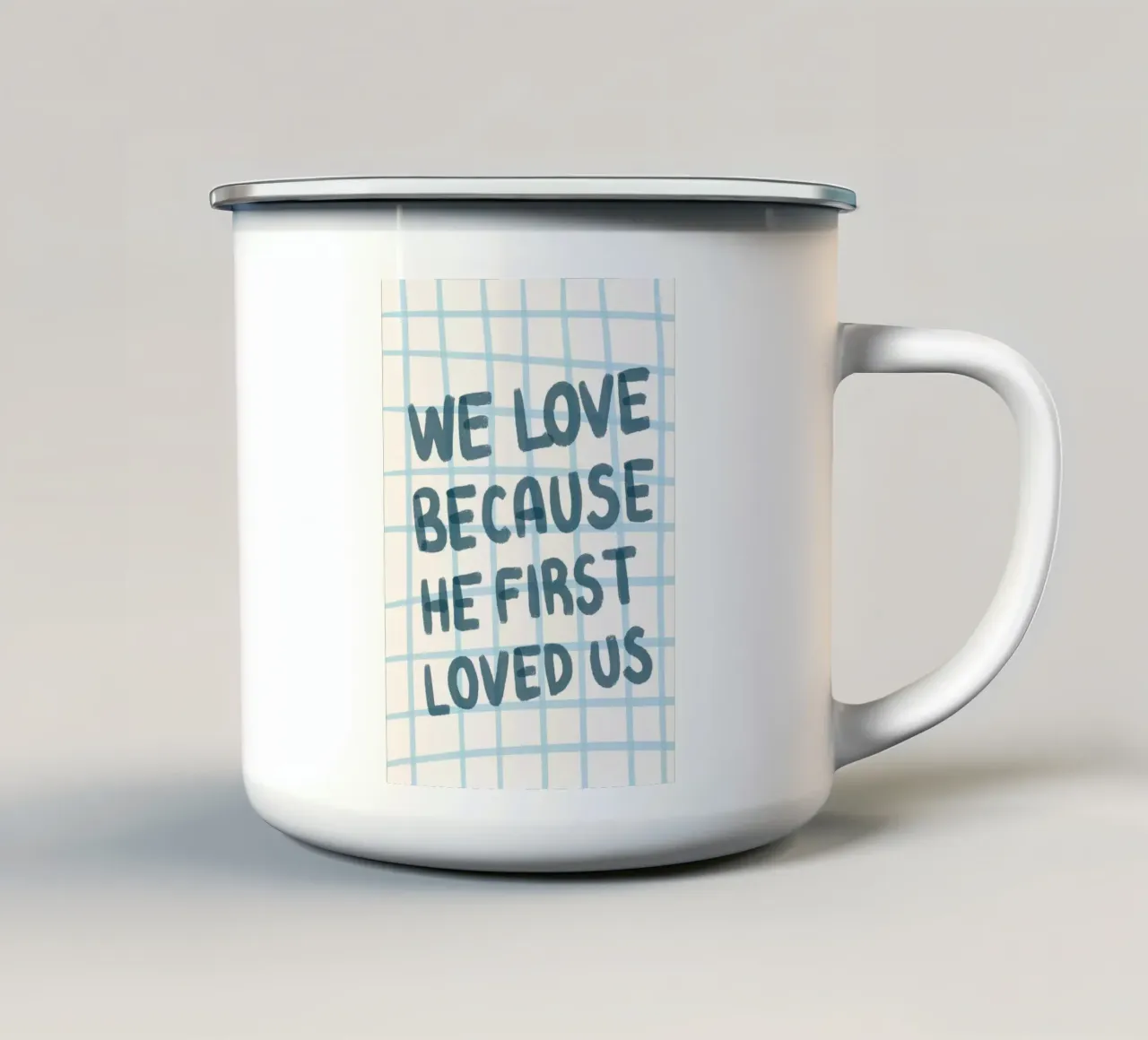 Wir lieben, weil er uns zuerst liebte - Kunstdruck Emaille Tasse von vintagepod