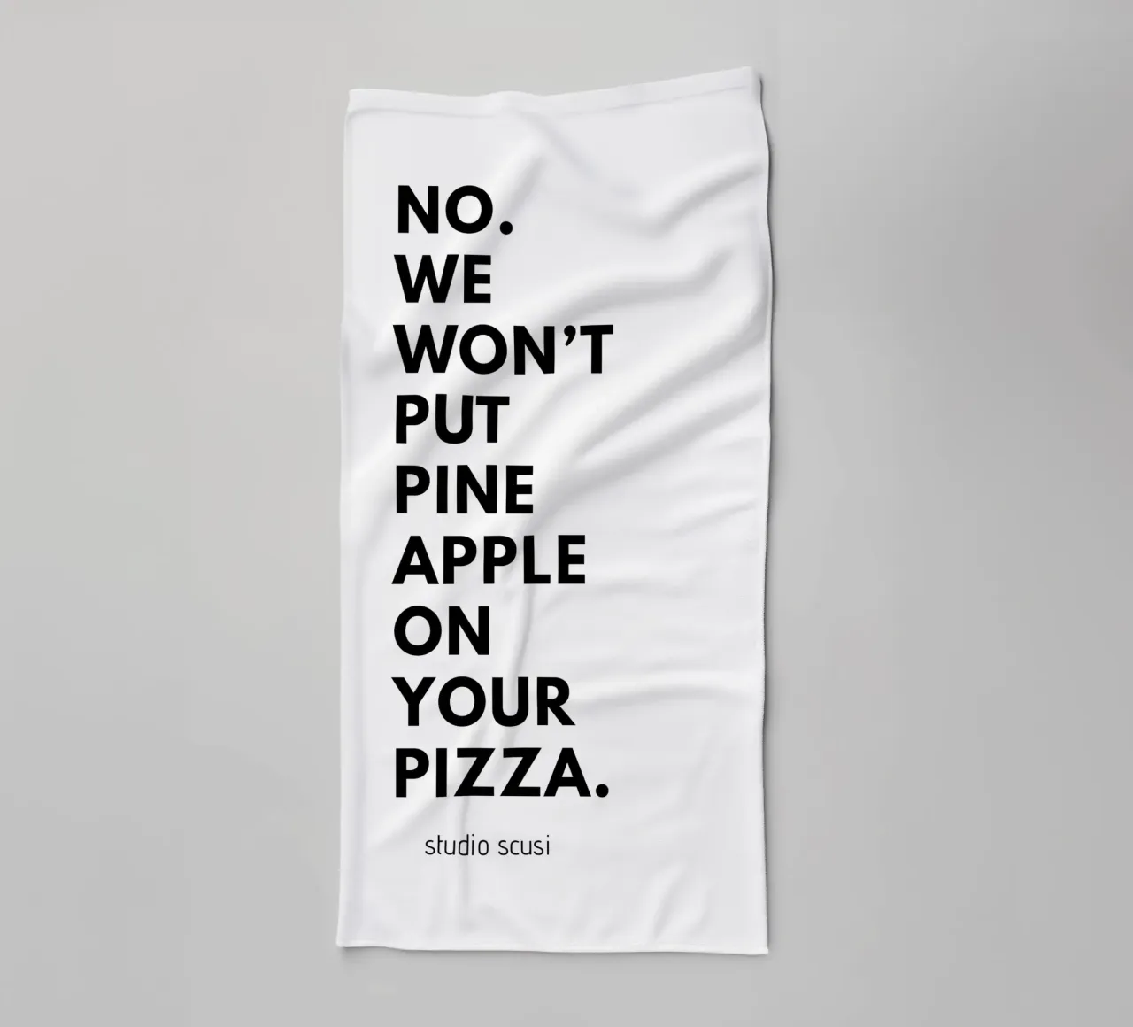 Pizzeria Design: No. We Won't Put Pineapple on your Pizza asciugamano da bagno da studio scusi