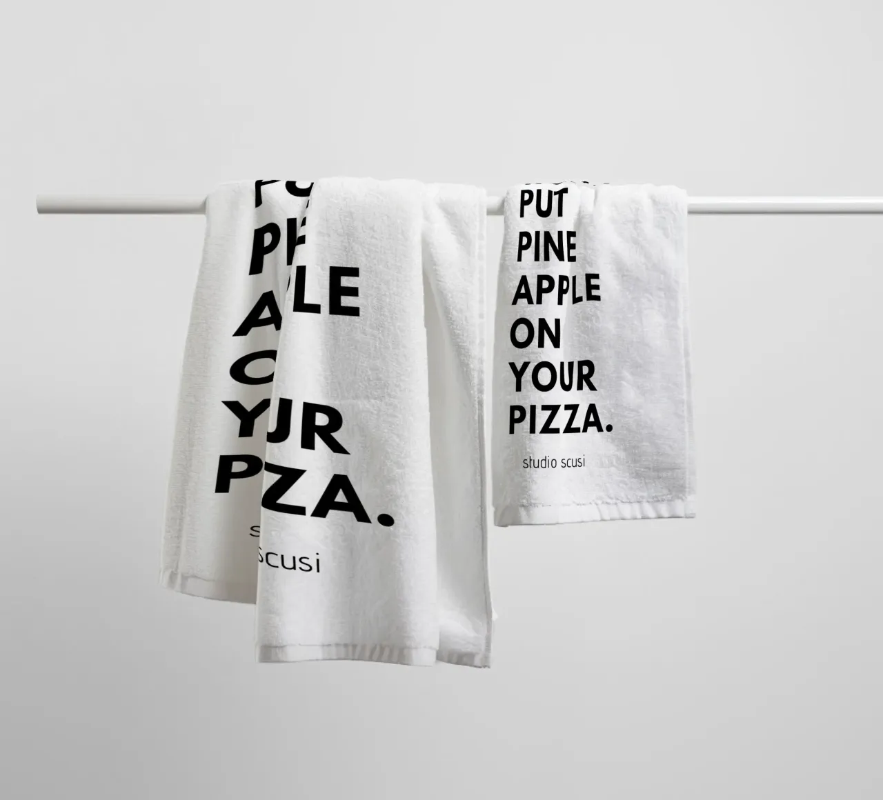Pizzeria Design: No. We Won't Put Pineapple on your Pizza asciugamano da bagno da studio scusi