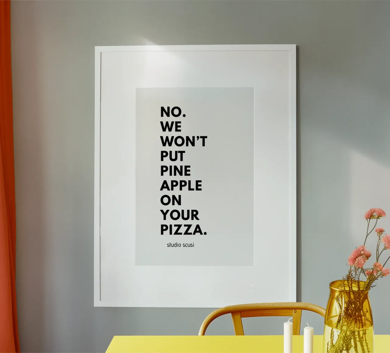 Pizzeria Design: No. We Won't Put Pineapple on your Pizza poster con telaio in alluminio da studio scusi