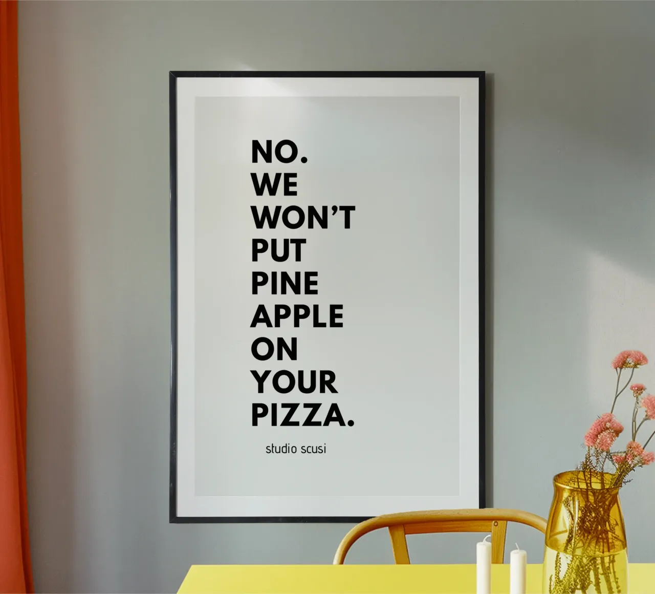 Pizzeria Design: No. We Won't Put Pineapple on your Pizza poster con telaio in alluminio da studio scusi