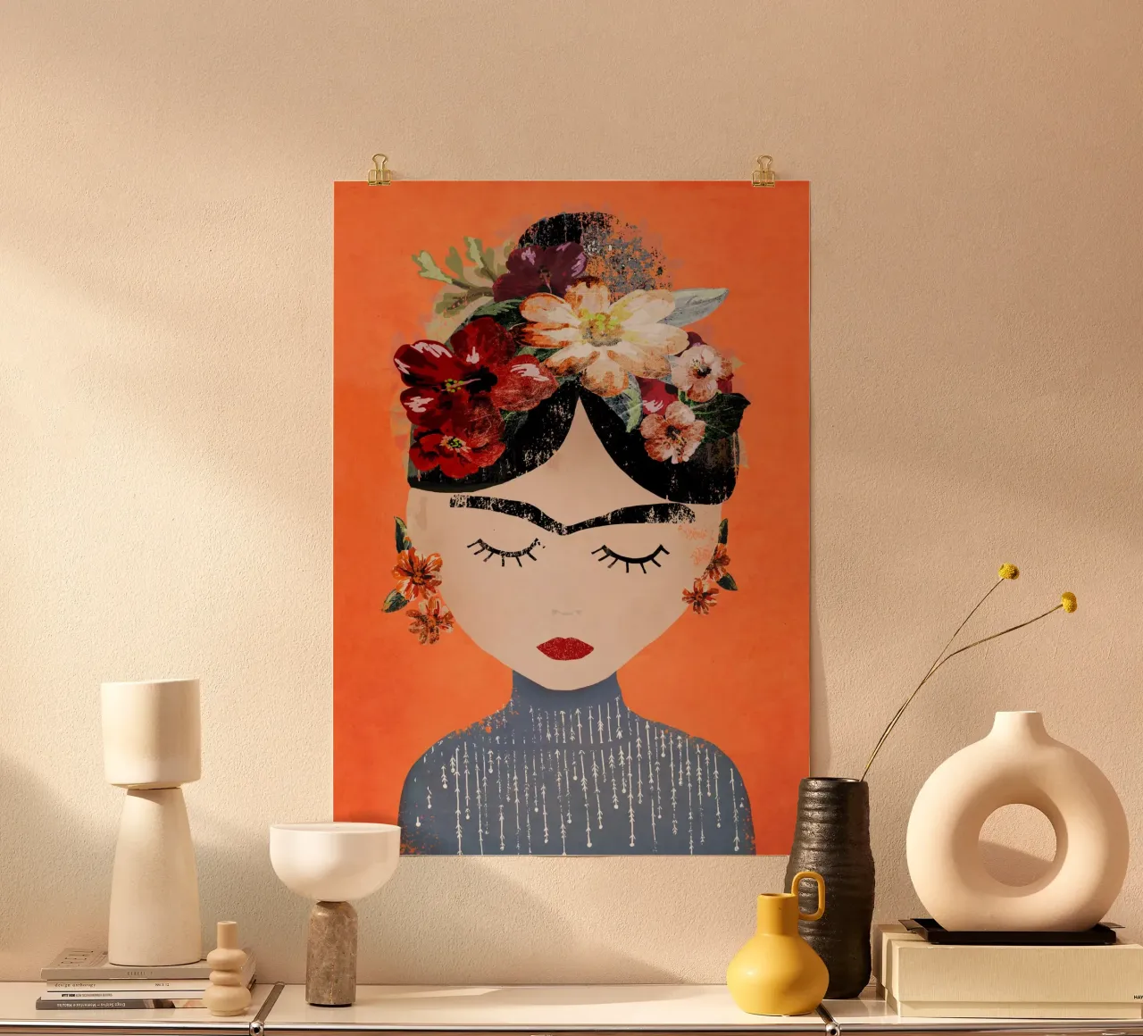 Frida (Orange) poster con telaio in alluminio da treechild