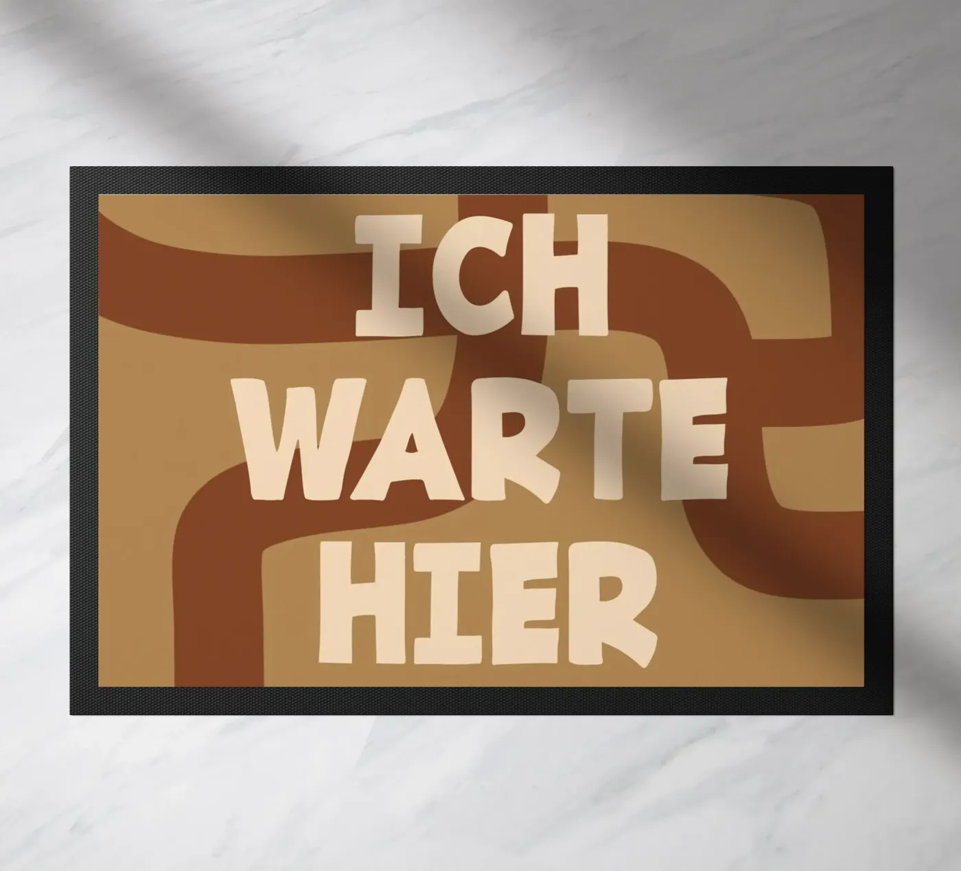 Ich Warte Hier Fußmatte von MODERN NUANCE