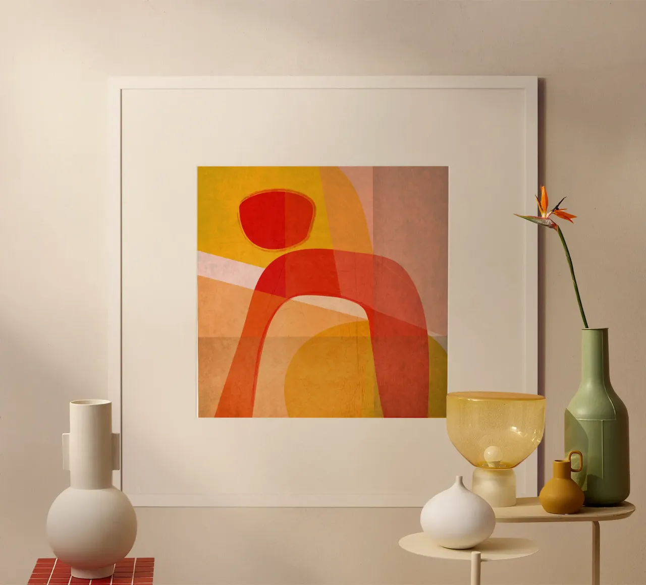 Figura rossa su giallo poster con telaio in plastica da MirimoArt