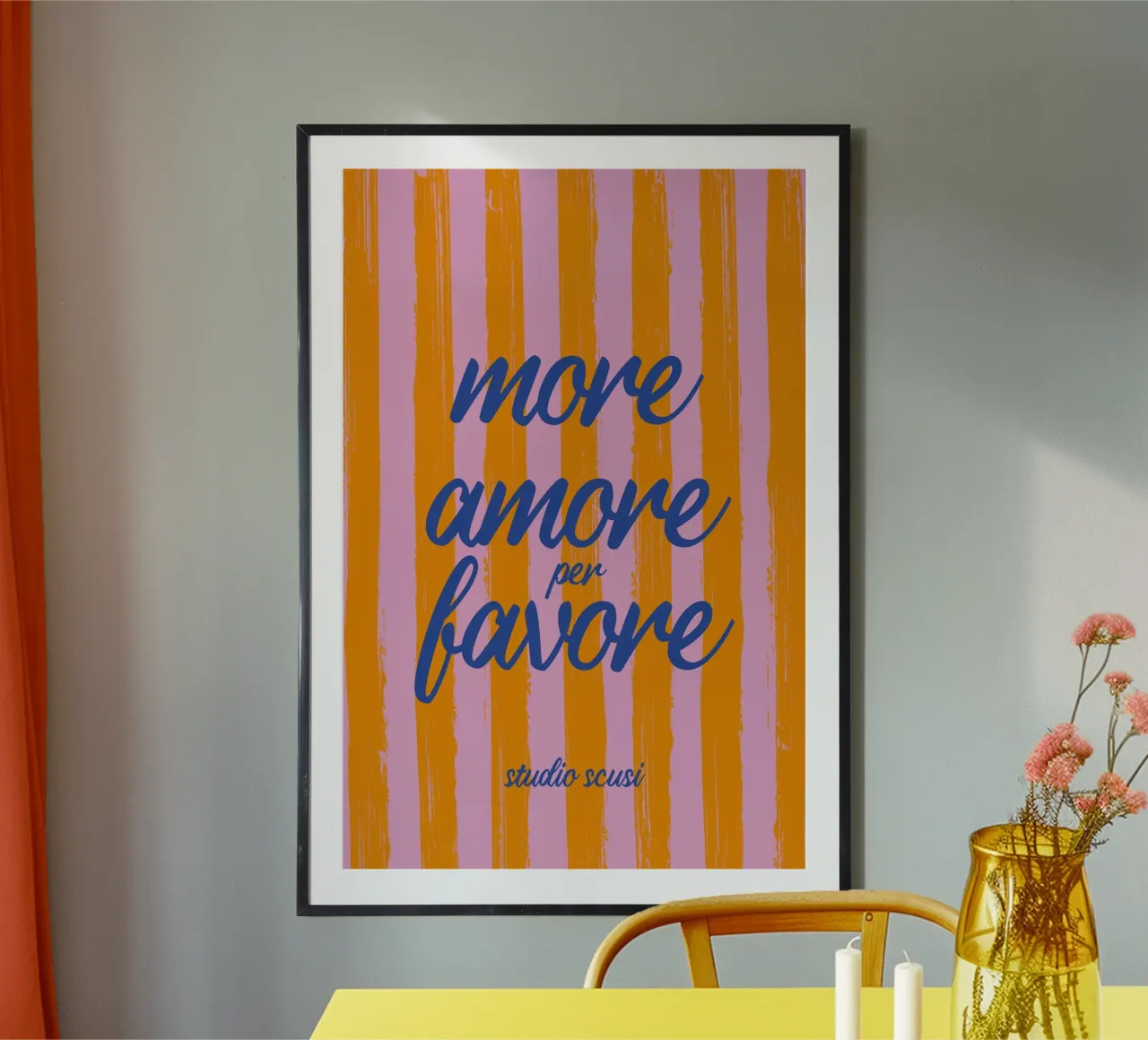 More Amore Per Favore - A Strisce poster con marco de plástico de studio scusi