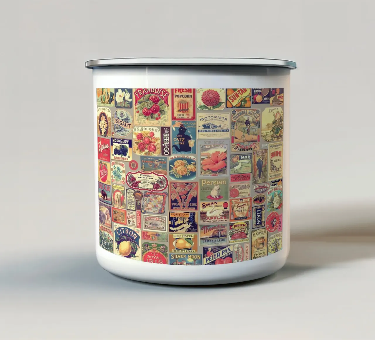 Set di etichette retrò vintage tazza in smalto da Eva Nev