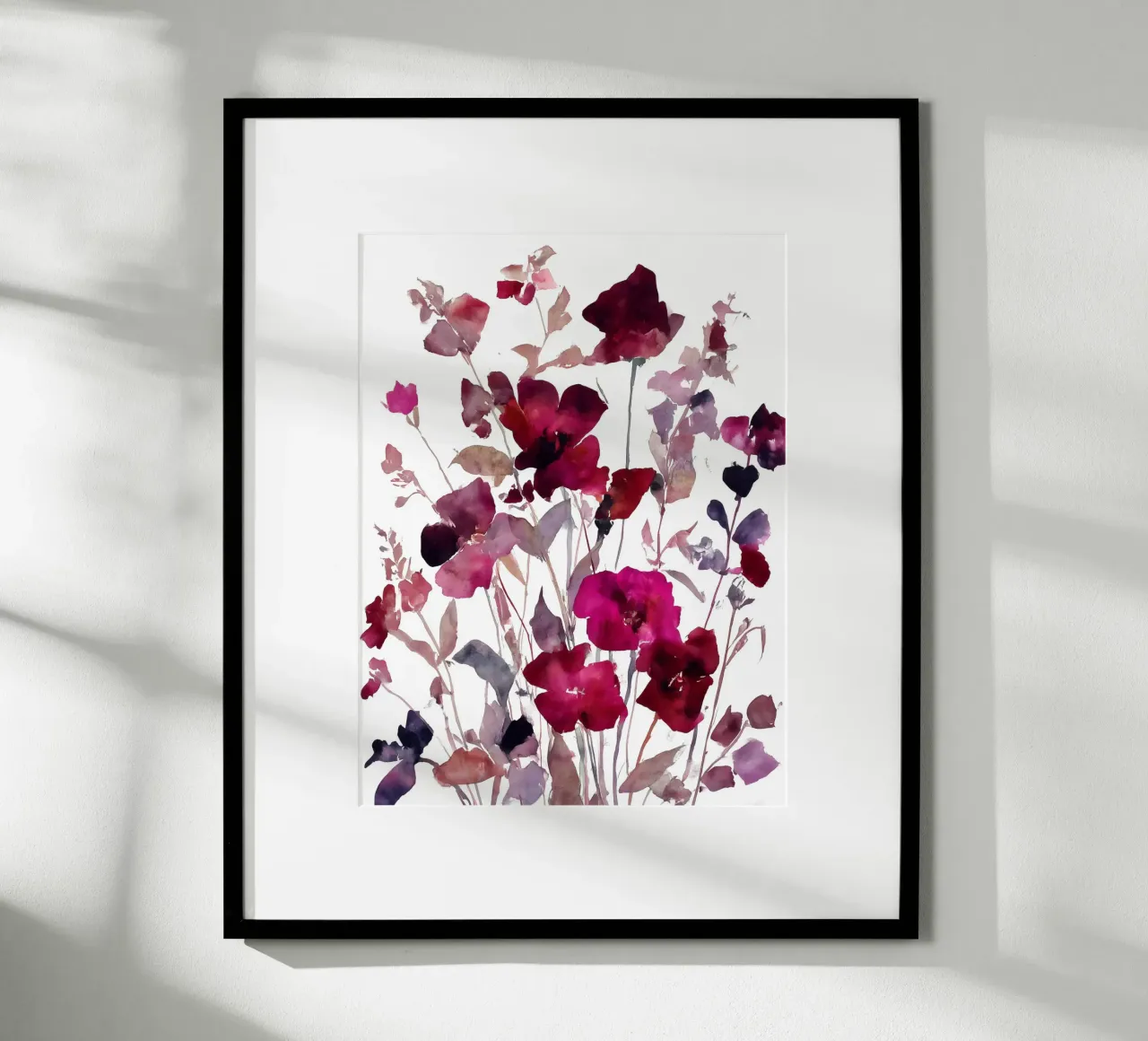 Fioritura cremisi poster con telaio in alluminio da Sophia Calder Studio