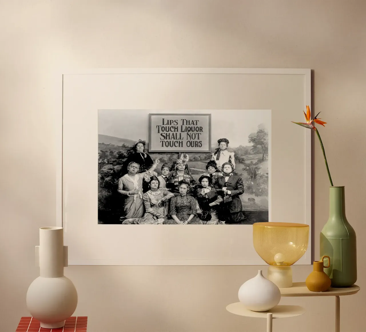 Prohibition, Anti Liquor Ladies, Photo ancienne en noir et blanc poster avec cadre en aluminium de Vibrant Vintage Prints