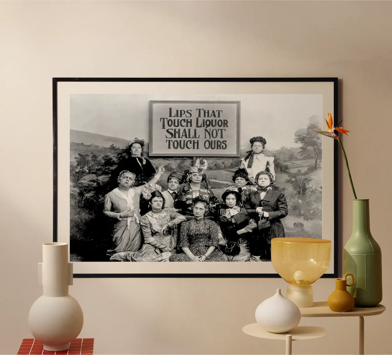 Prohibition, Anti Liquor Ladies, Photo ancienne en noir et blanc poster avec cadre en aluminium de Vibrant Vintage Prints