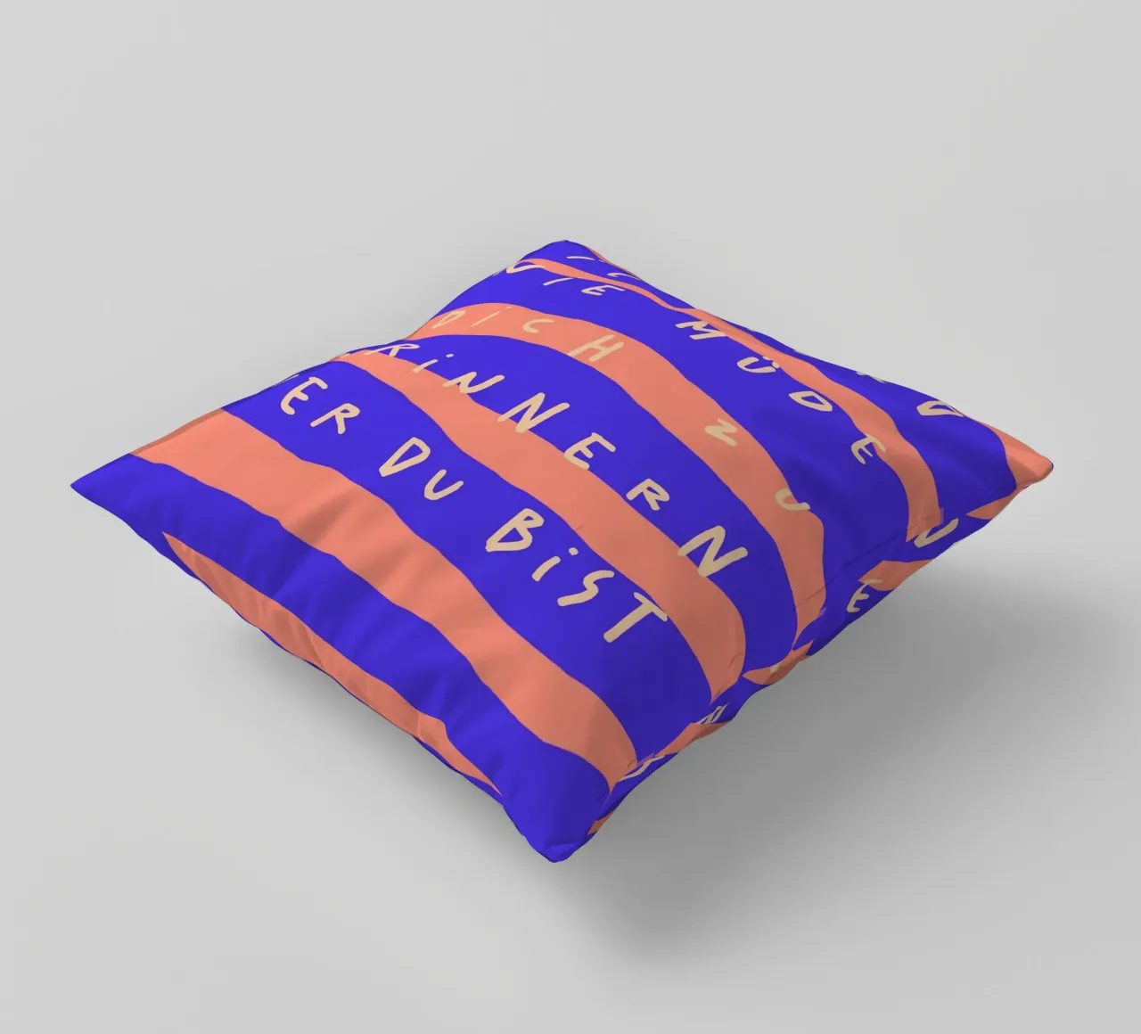 ich werde nie müde, dich zu erinnern, wer du bist. cuscino da FRICKE DESIGN