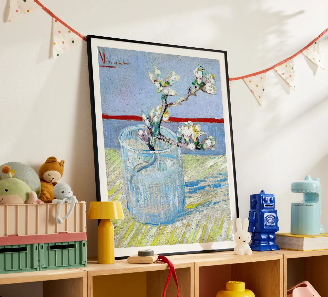 Ramo di mandorlo in fiore in un bicchiere poster con telaio in alluminio da Christopher Soto