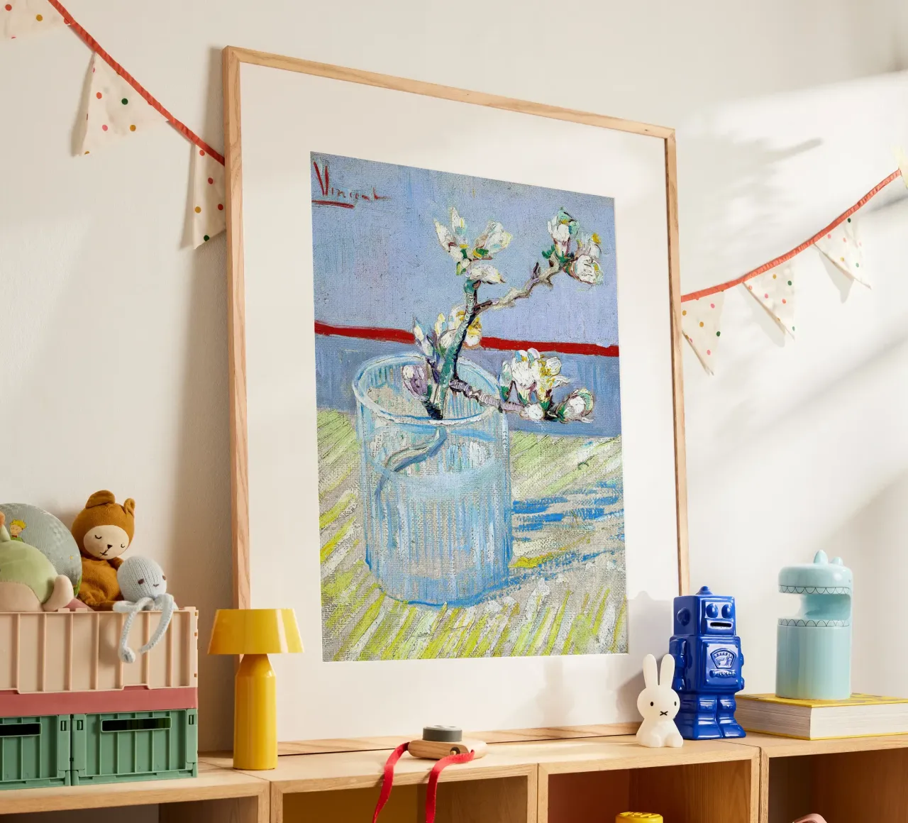 Ramo di mandorlo in fiore in un bicchiere poster con telaio in alluminio da Christopher Soto