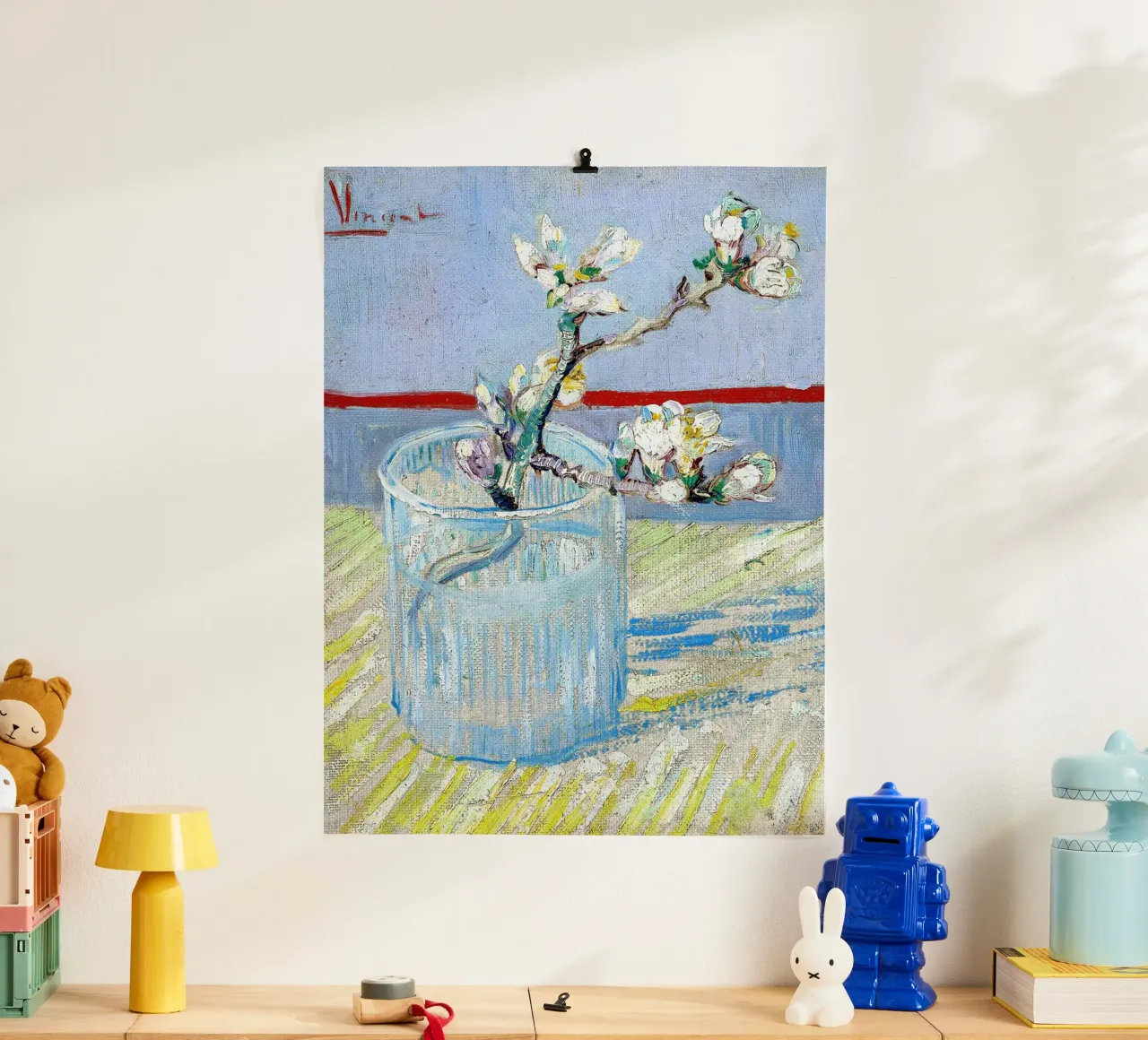 Ramo di mandorlo in fiore in un bicchiere poster con telaio in alluminio da Christopher Soto