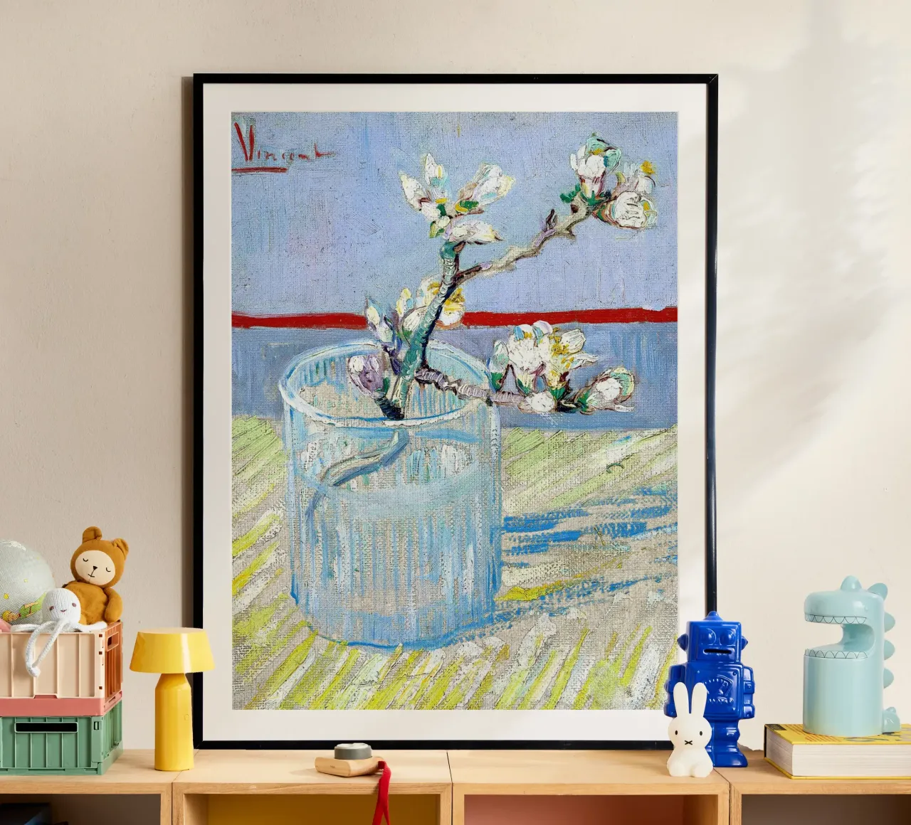 Ramo di mandorlo in fiore in un bicchiere poster con telaio in alluminio da Christopher Soto