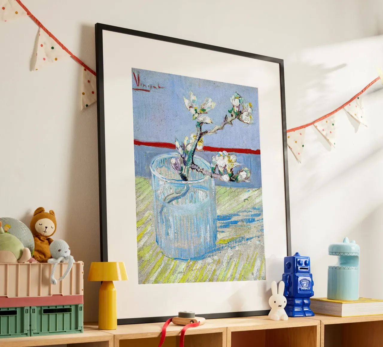Ramo di mandorlo in fiore in un bicchiere poster con telaio in alluminio da Christopher Soto