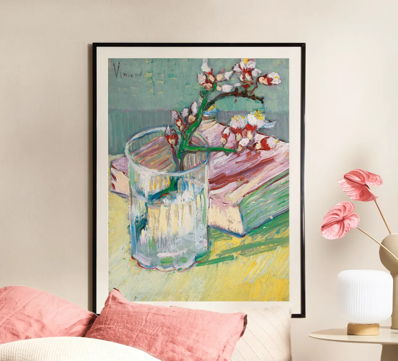 Ramo di mandorlo fiorito in un bicchiere con un libro poster con telaio in plastica da Christopher Soto