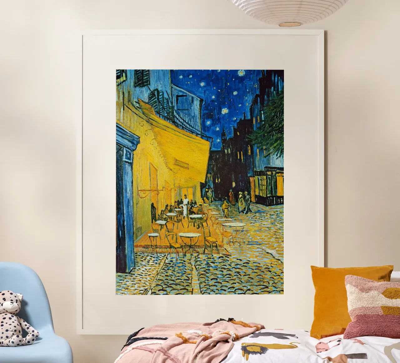 Terrazza di un caffè di notte (Place du Forum) di Vincent van G poster con telaio in legno da Christopher Soto