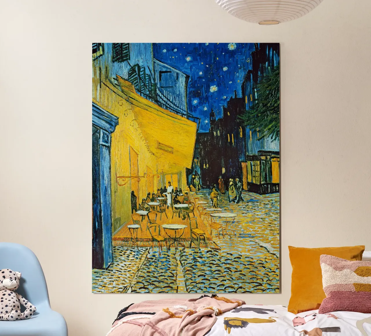 Terrazza di un caffè di notte (Place du Forum) di Vincent van G poster con telaio in legno da Christopher Soto